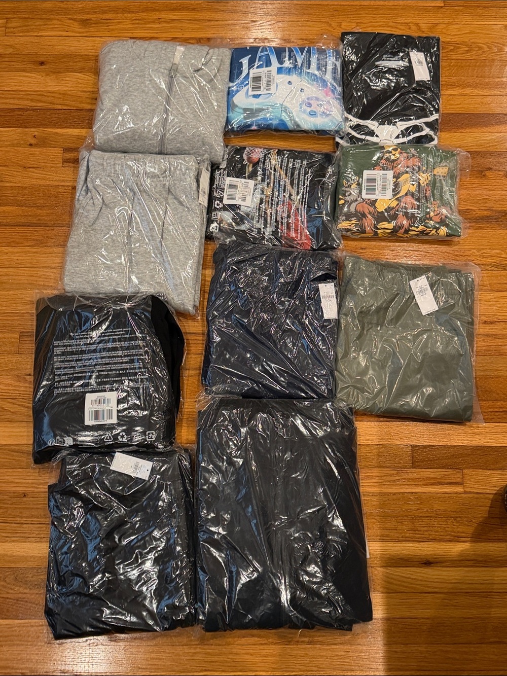 HUGE 14 piece bundle boys size 18 /XXL Graphic tees sweats and jeans assorted